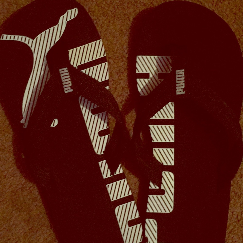 Puma flip flops